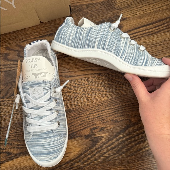 Roxy Women’s Bayshore III Blue Ashes &
White Slip-On Sneakers Shoes 5.5 NEW - Picture 2 of 8